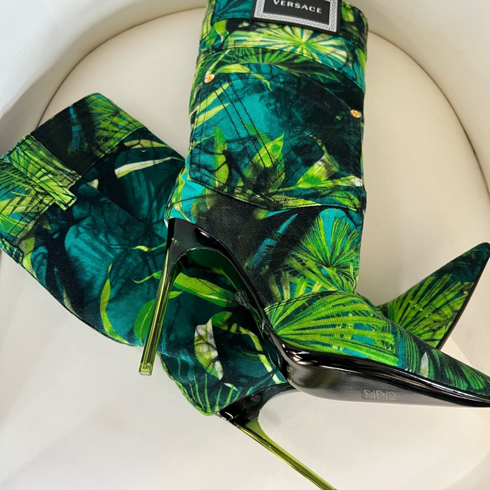☘️VERSACE Jungle Print Cloth Boots☘️ - Picture 4 of 7